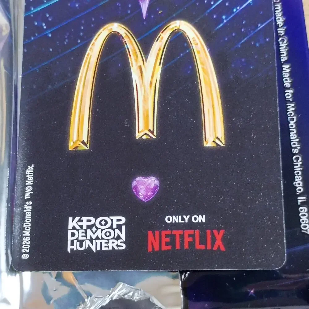 McDonalds Kpop Demon Hunters Huntrix A231 Rumi Jinu Holo Hand-Holding Card NEW